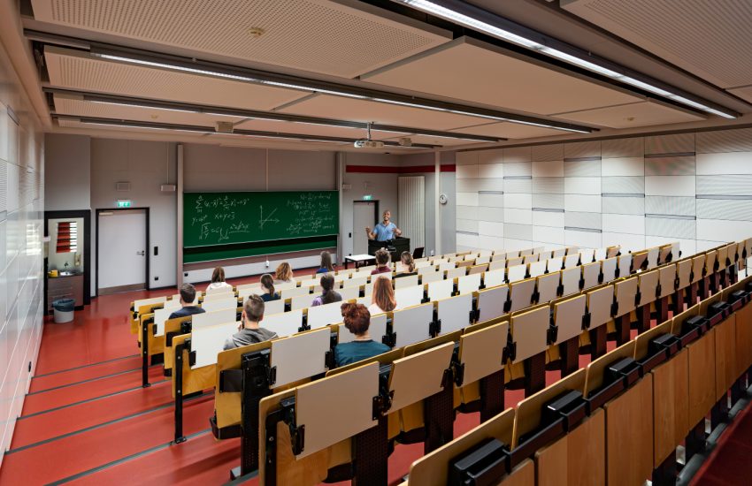 Testbild: Hörsaal mit Medientechnik – Beispielansicht